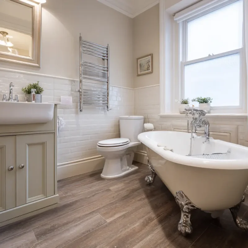 davidc3157_Traditional_bathroom_interior_in_a_Glasgow_home_cl_faaa63db-0f03-404c-be50-fd466f8c4aa8_3